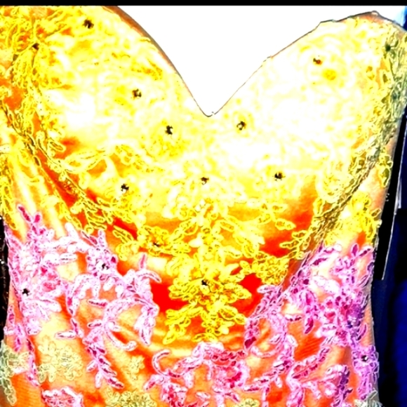 Lace Dress - Picture 3 of 4